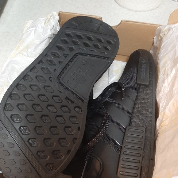 Meet your Posher, Nasine - Picture 1 of 1